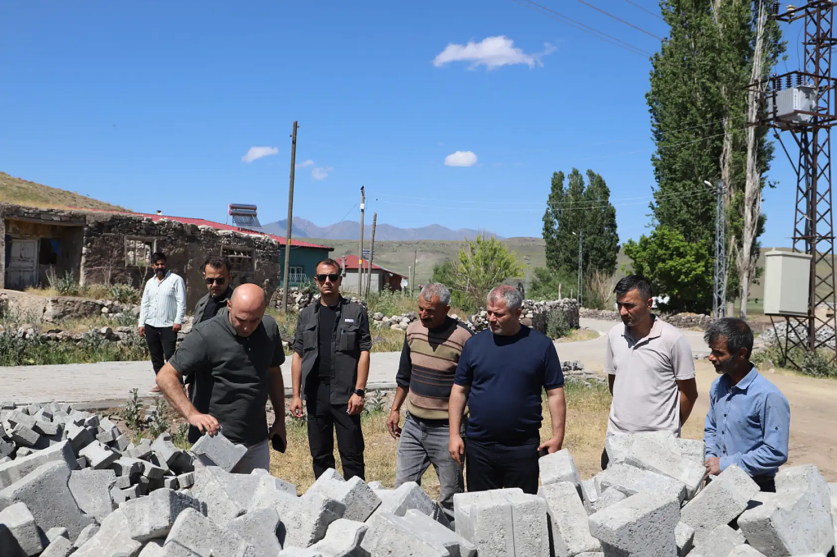 Bulakbaşı Köyü'nde ulaşım kolaylaşıyor: Kilit parke çalışması sürüyor