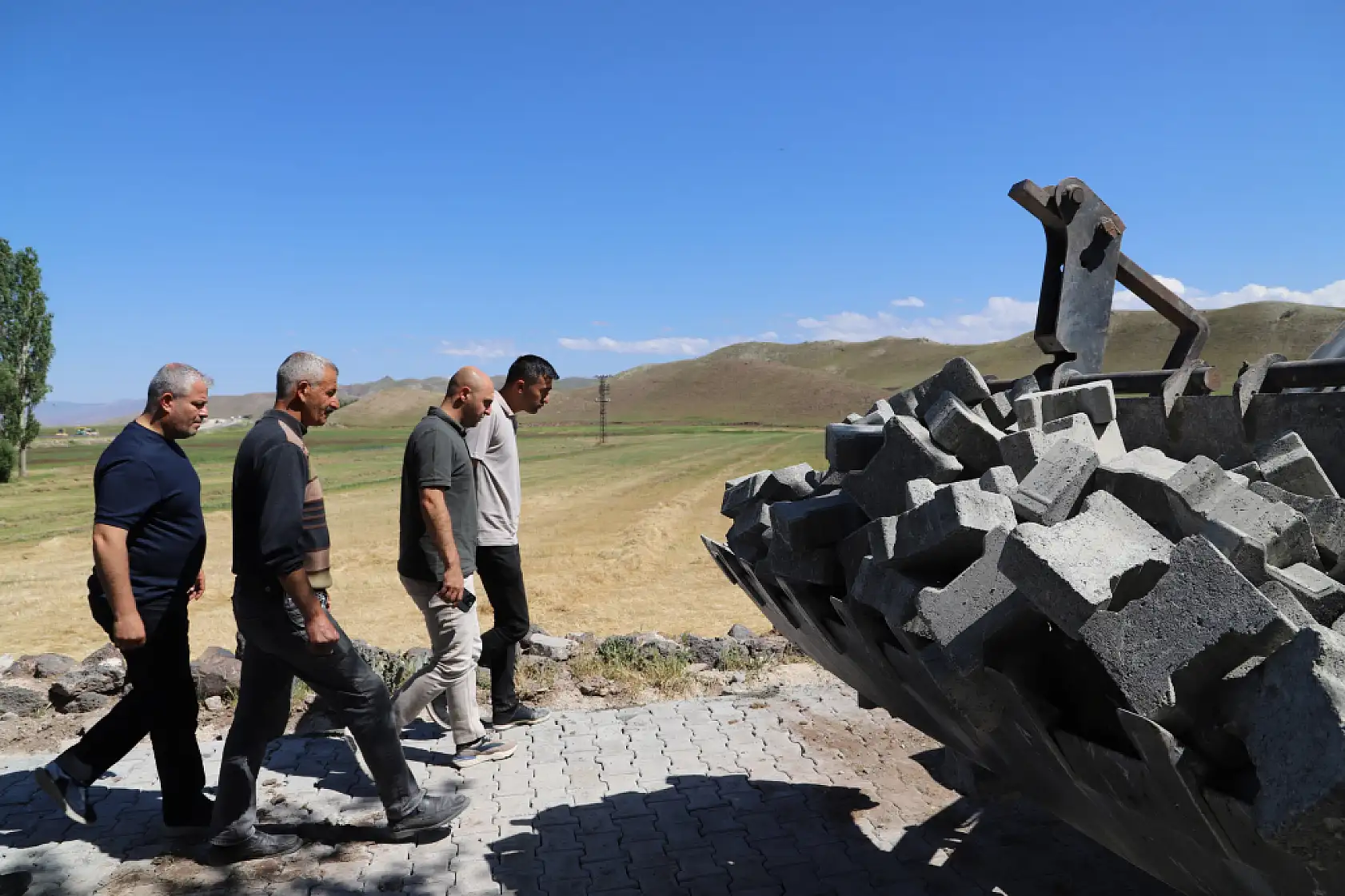 Bulakbaşı Köyü'nde ulaşım kolaylaşıyor: Kilit parke çalışması sürüyor