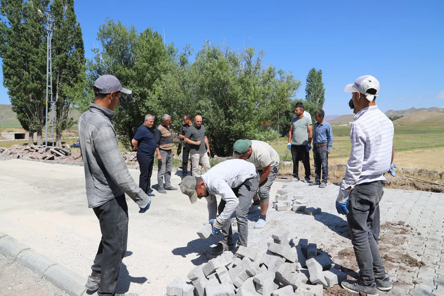 Bulakbaşı Köyü'nde ulaşım kolaylaşıyor: Kilit parke çalışması sürüyor