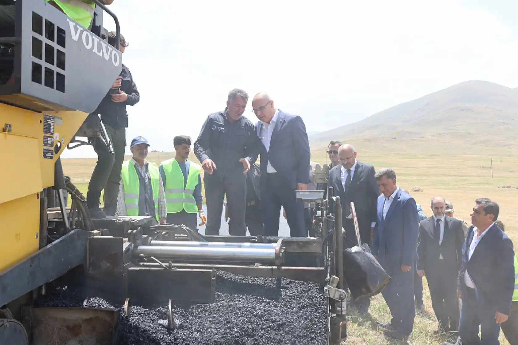 Vali Koç'tan kritik yol incelemesi: KÖYDES projesiyle köyler birbirine daha yakın