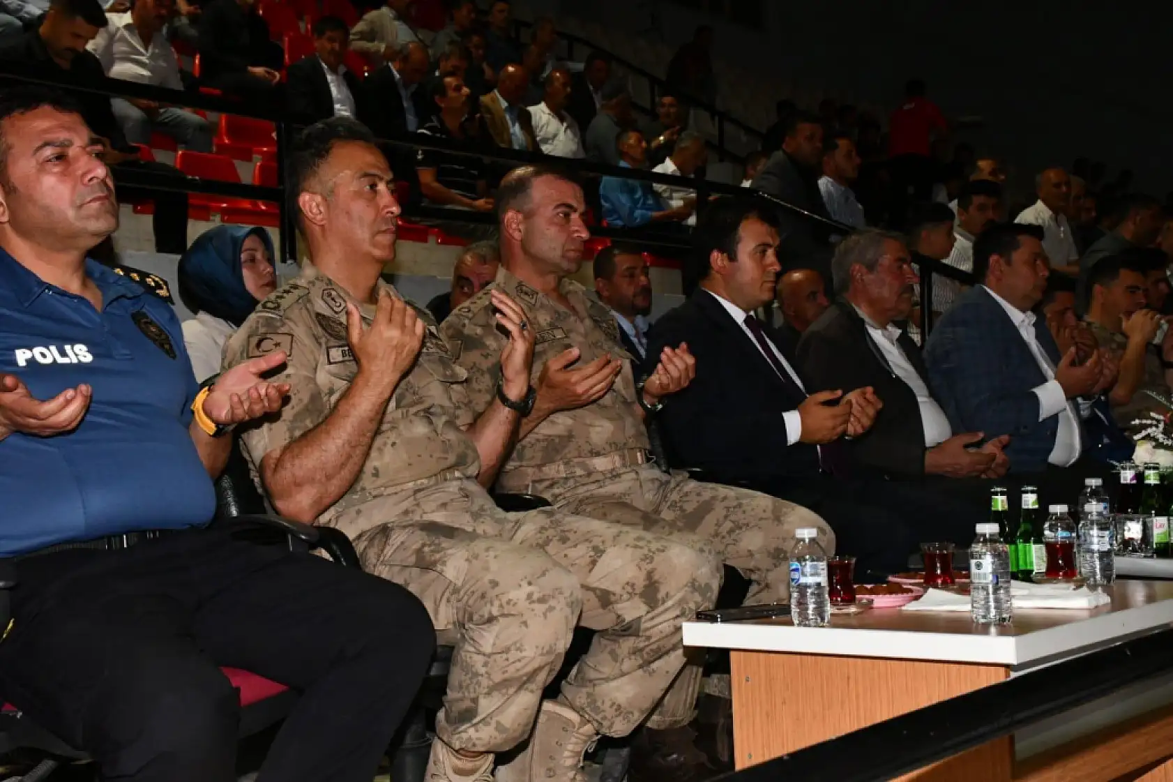 'Milletin iradesi asla yenilmez' mesajı Patnos'tan verildi