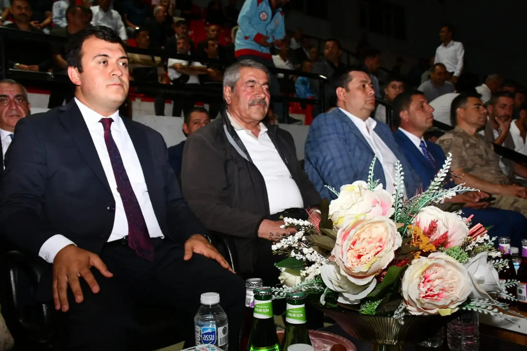 'Milletin iradesi asla yenilmez' mesajı Patnos'tan verildi