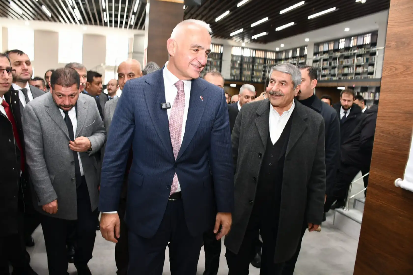 Patnos'un yeni kütüphanesi kapılarını açtı