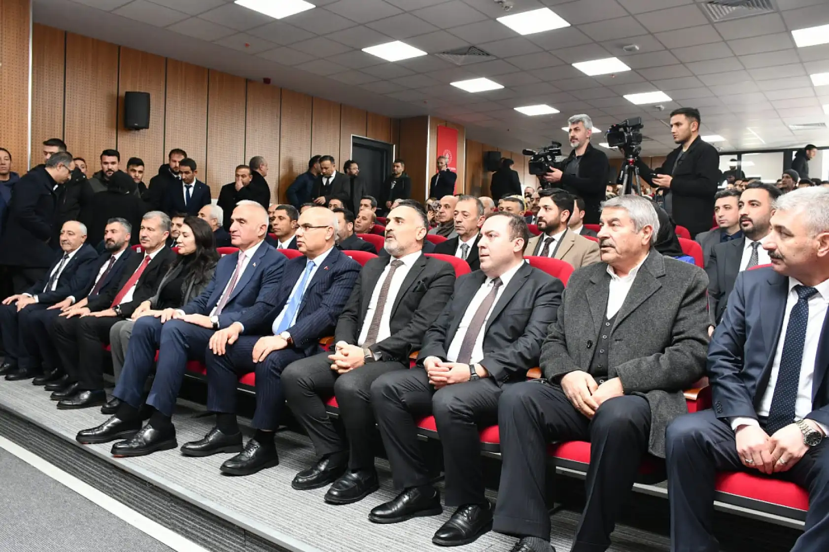 Patnos'un yeni kütüphanesi kapılarını açtı