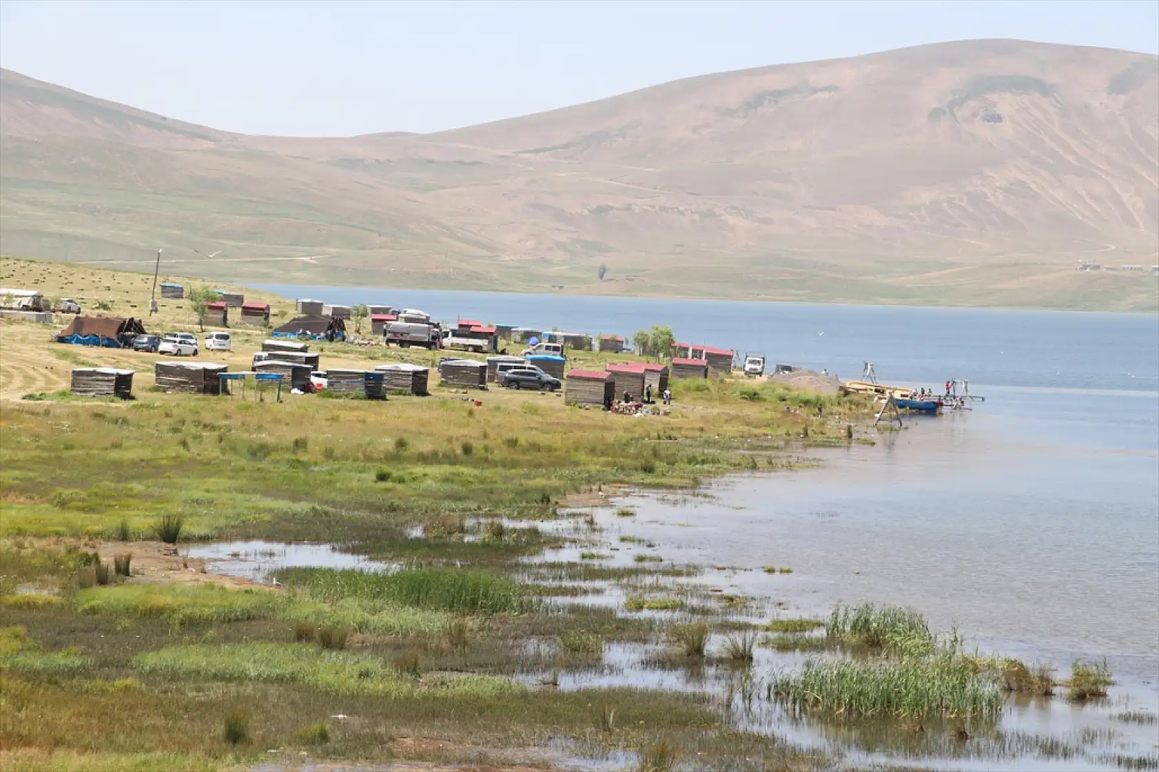 Yaz sıcağından kaçanların adresi balık gölü oldu
