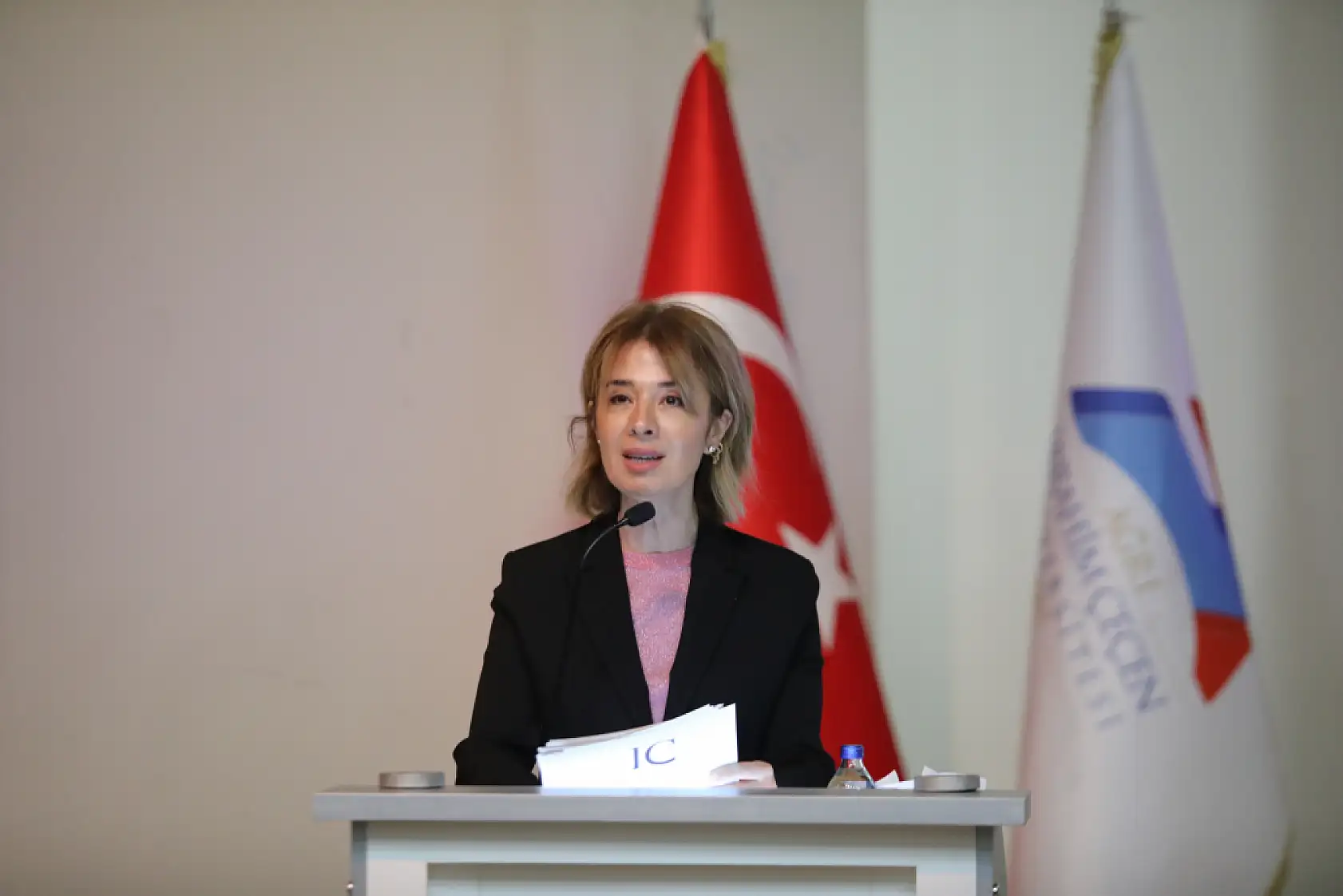 AİÇÜ'de 100 akademik ve sportif başarıya ödül verildi