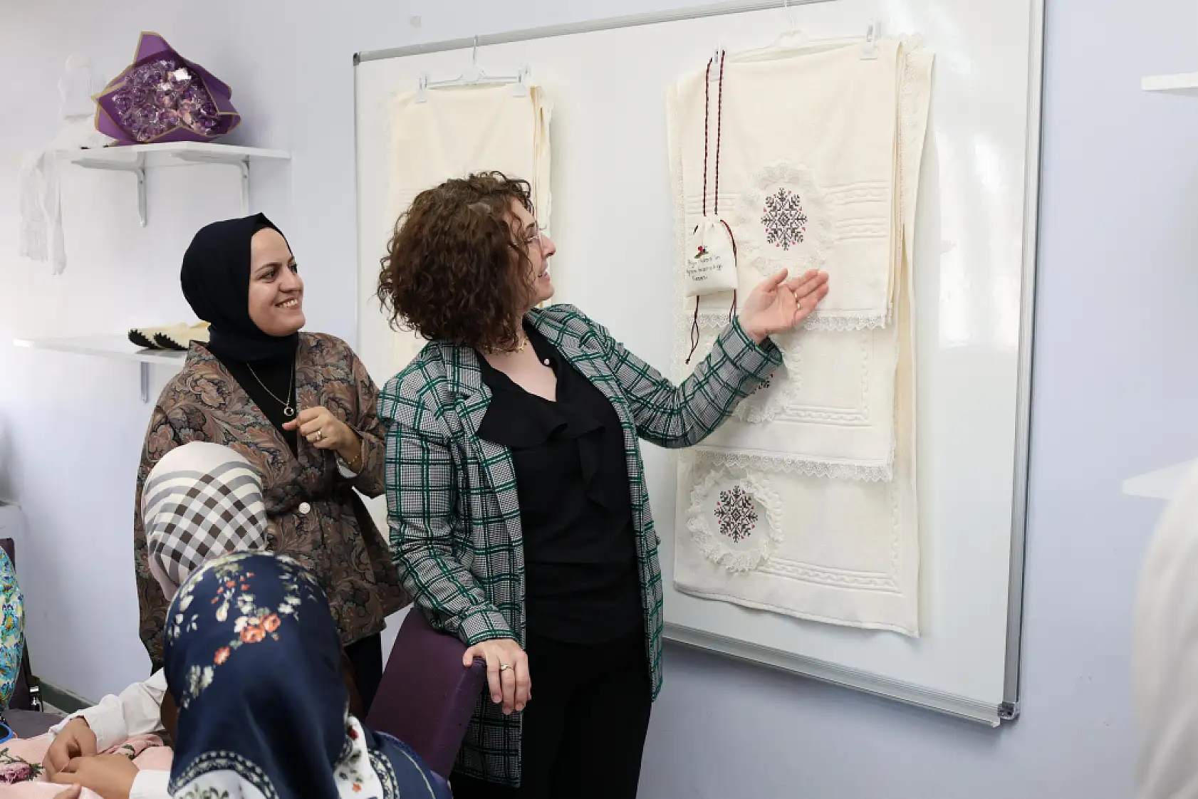 Vali Bozkurt  eşi Betül Bozkurt ile birlikte Aile Destek Merkezlerini ziyaret etti