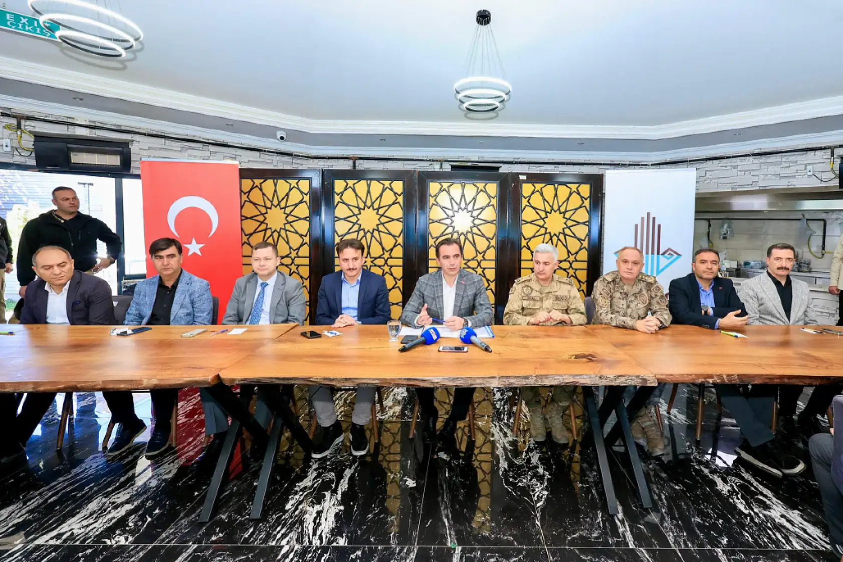 Bitlis Valisi Karakaya, Basın Mensupları ve Sosyal Medya Yöneticileriyle Bir Araya Geldi