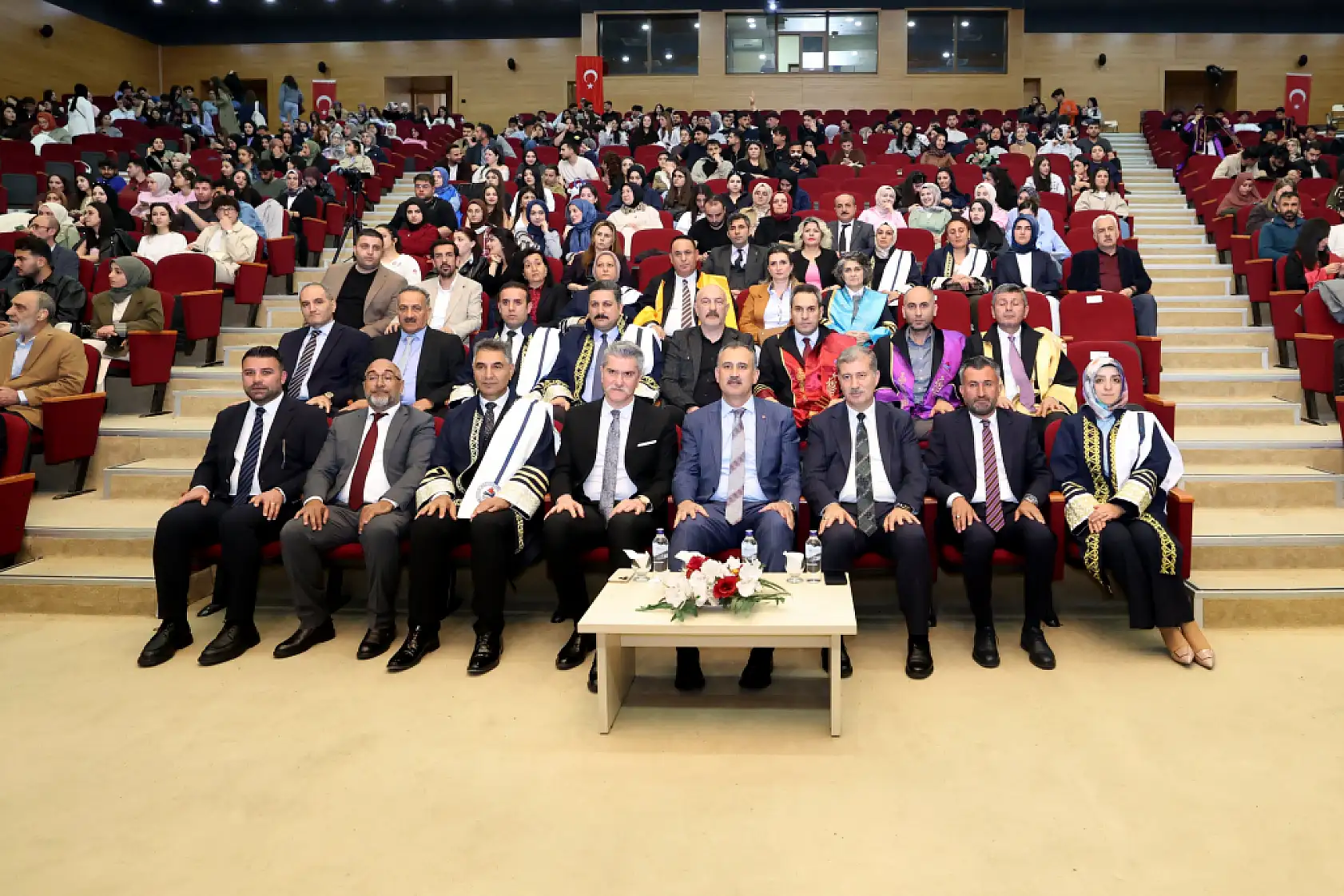 AİÇÜ'de mezuniyet coşkusu