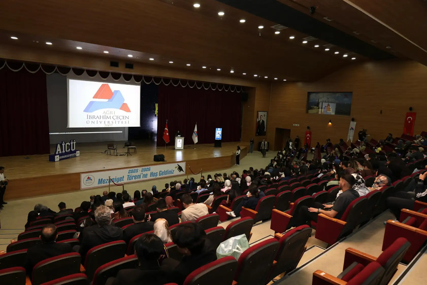 AİÇÜ'de mezuniyet coşkusu