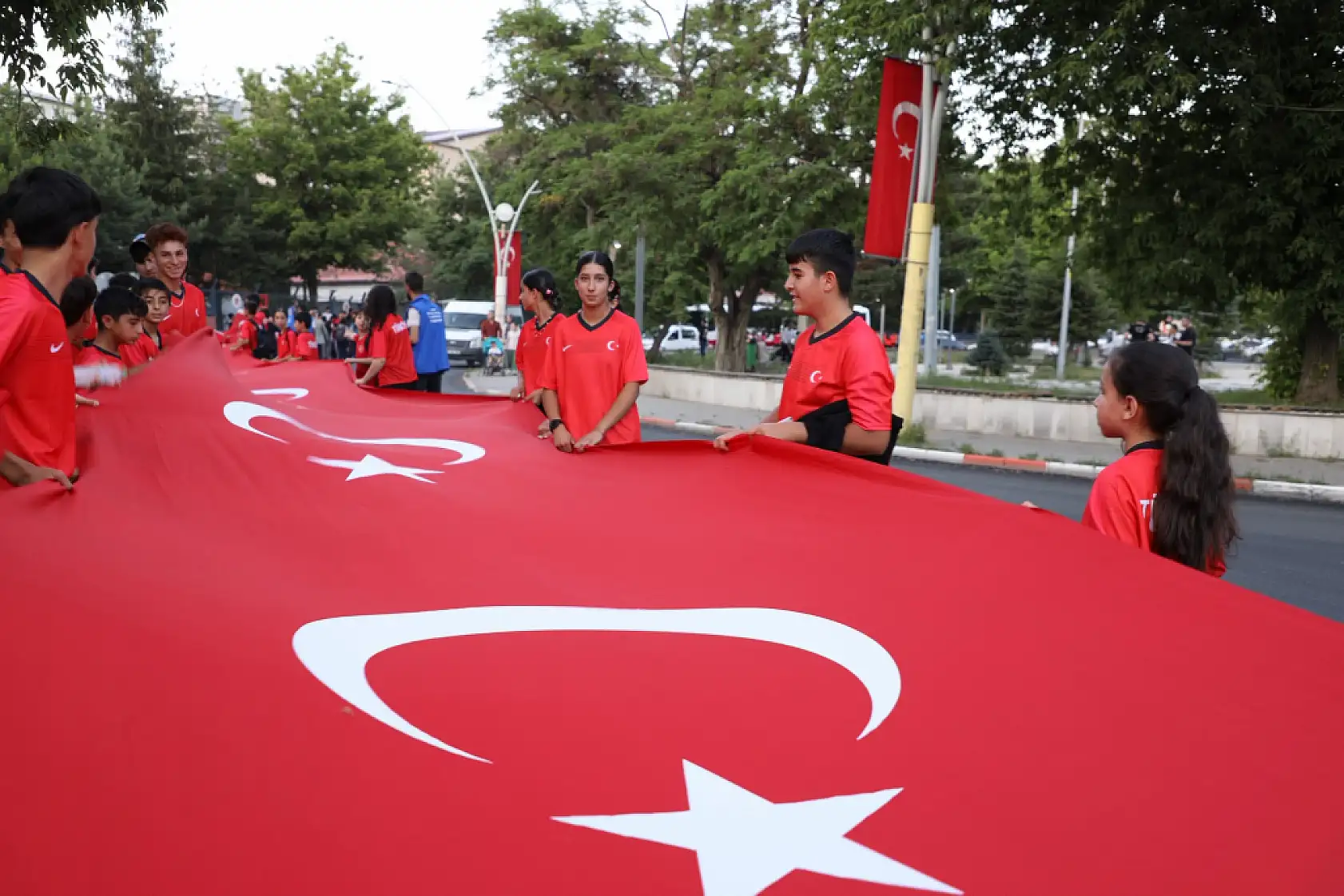 'İrade Bizim, Zafer Bizim' kortejinde Ağrı tek yürek oldu