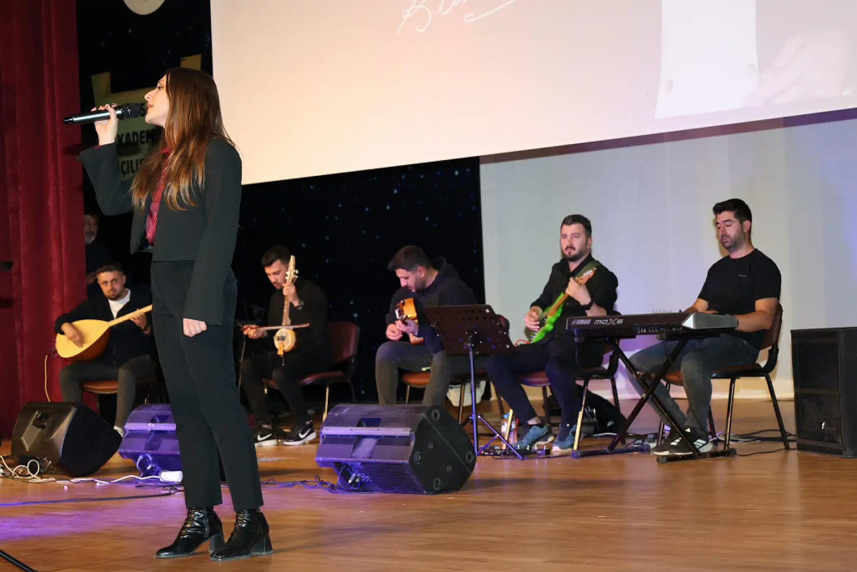 Ağrı'da öğretmenler günü konseri büyük ilgi gördü