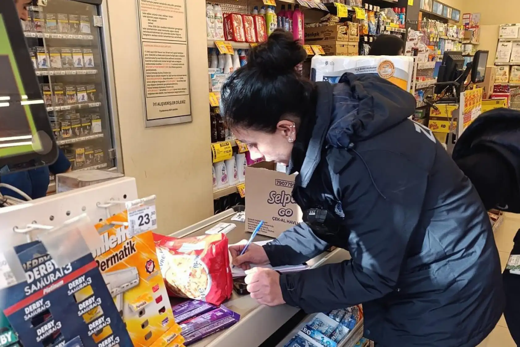 Doğubayazıt'ta halk sağlığı için düğmeye basıldı, marketlere ceza yağdı