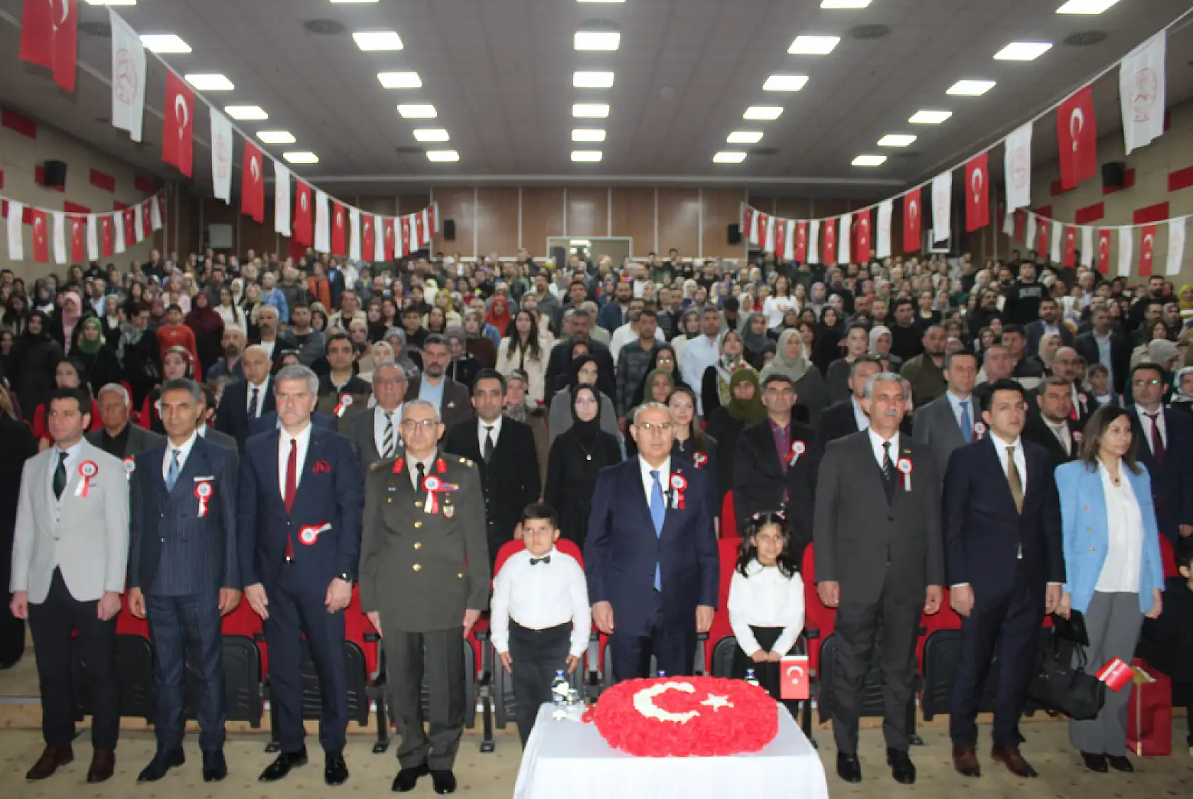 Geleceğin teminatı çocuklar Ağrı'da 23 Nisan'ı kutladı