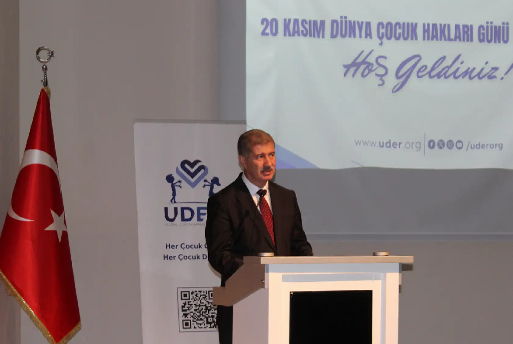 Çocukların hukuki ve psikolojik hakları Ağrı'daki konferansta ele alındı