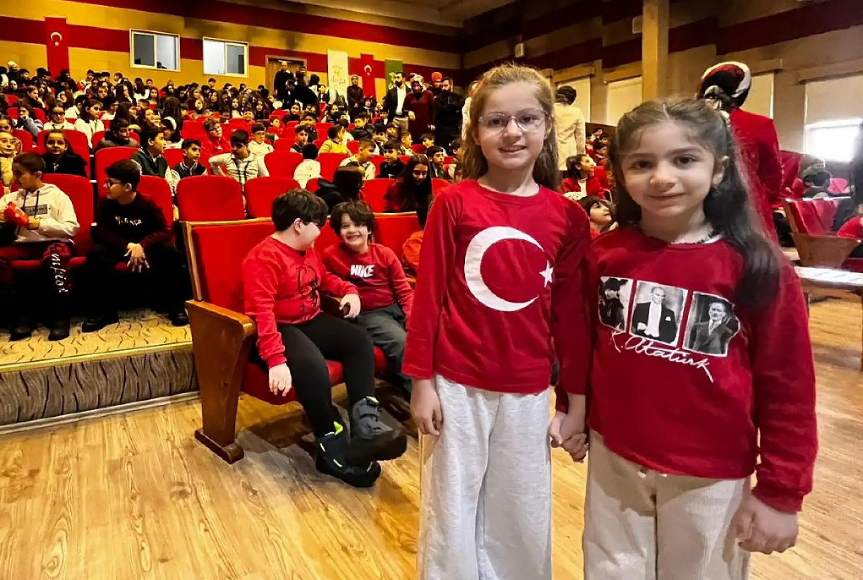 İkinci dönemin ilk dersi bayrak sevgisi oldu