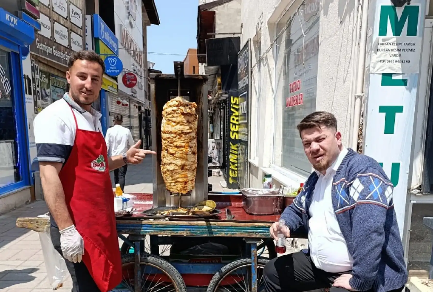 Seyyar satıcılar Ağrı'da bayram geleneğini sürdürdü