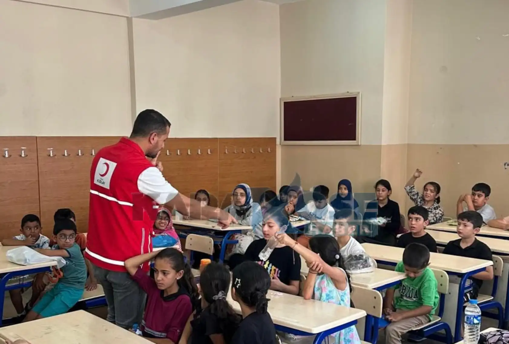 Ağrı'da iyilik buluşması miniklerin yüzünü güldürdü