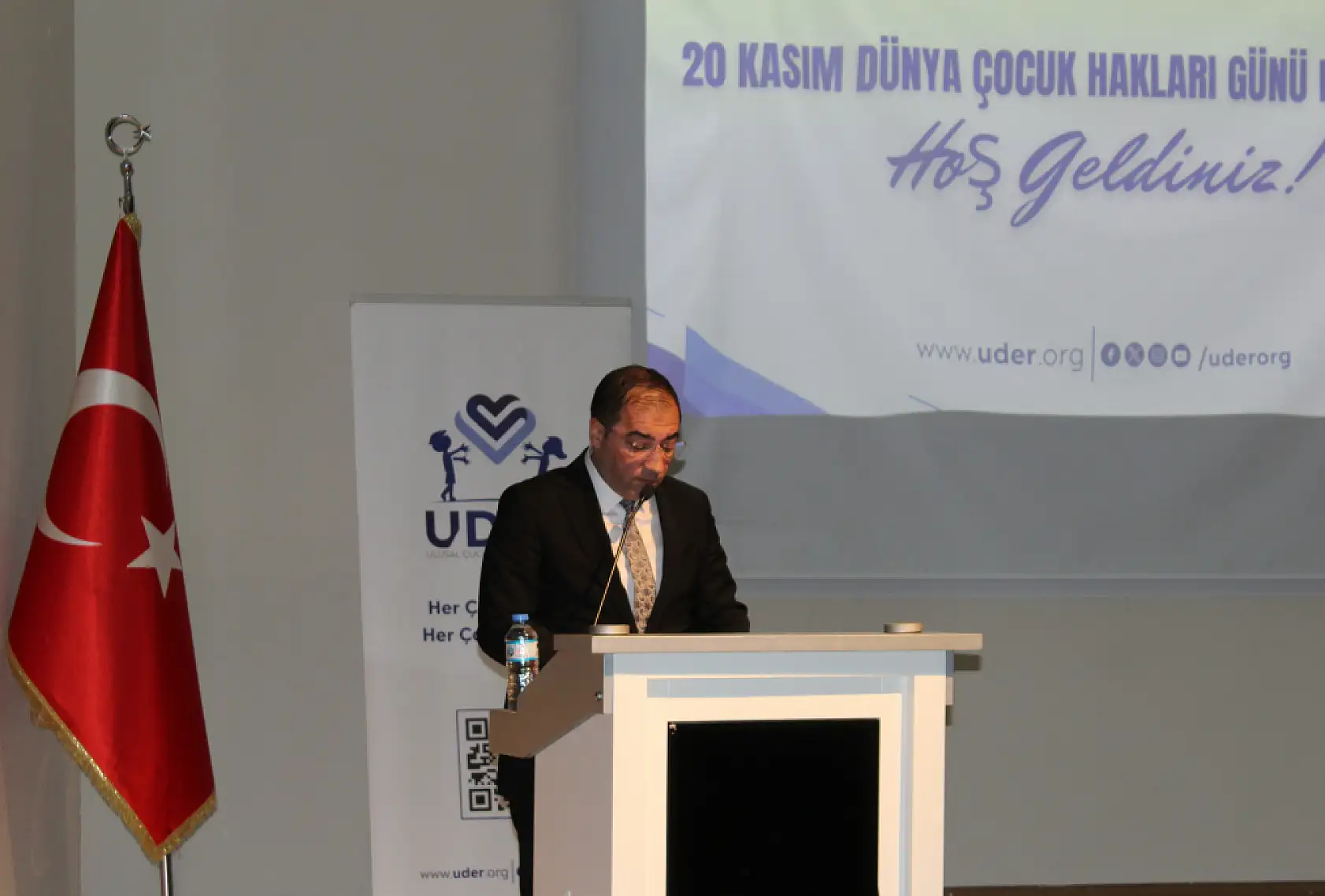 Çocukların hukuki ve psikolojik hakları Ağrı'daki konferansta ele alındı