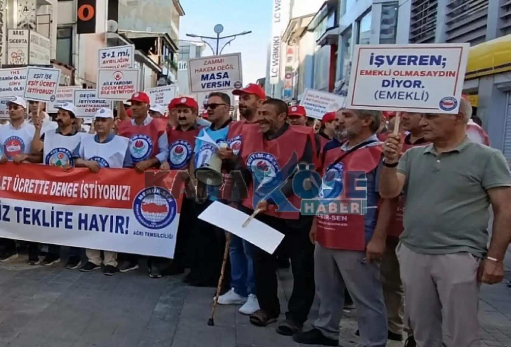 Ağrı'da Memur-Sen'den 'Gelirde Adalet, Ücrette Denge' eylemi