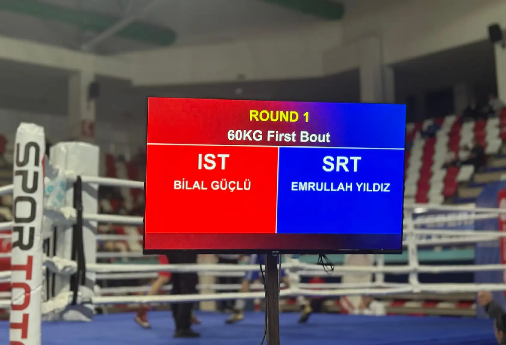 Türkiye'nin genç altın yumrukları Ağrı'da ringe çıktı