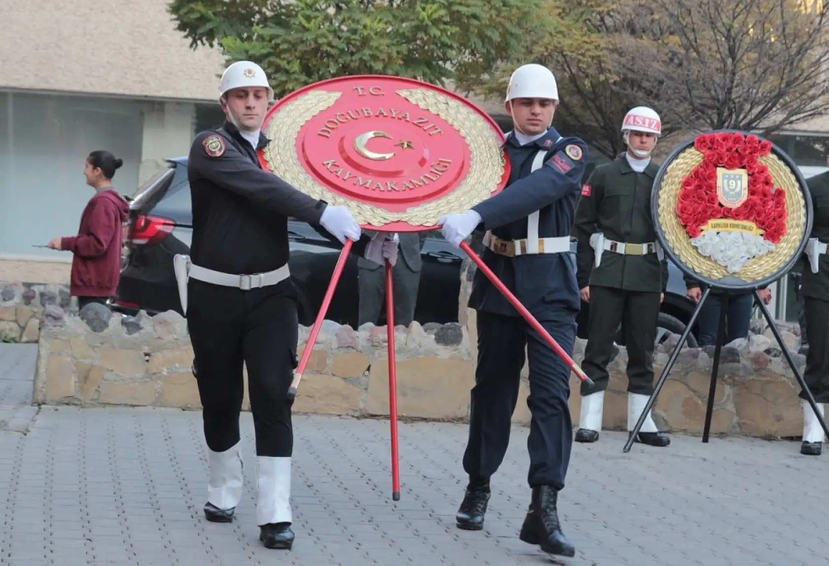 Doğubayazıt'ta sirenler çaldı, ilçe tek yürek oldu