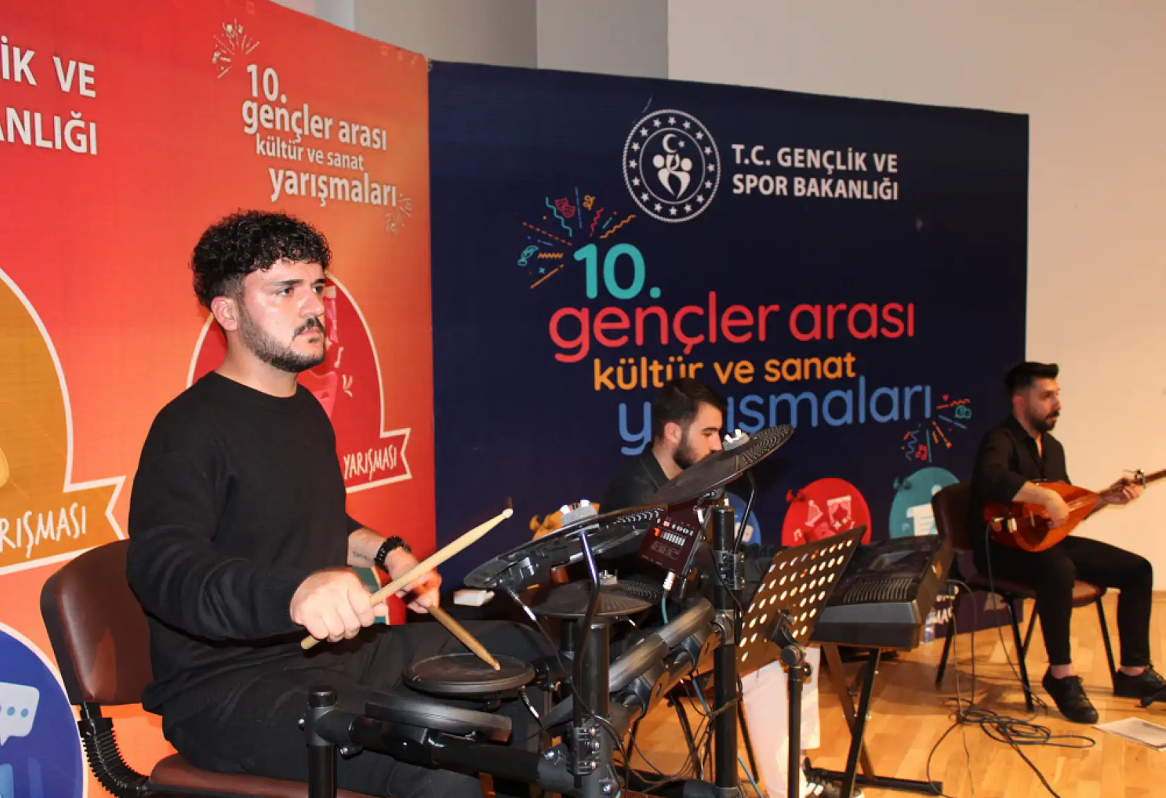 Ağrı'da gençler arası kültür ve sanat yarışmaları başladı