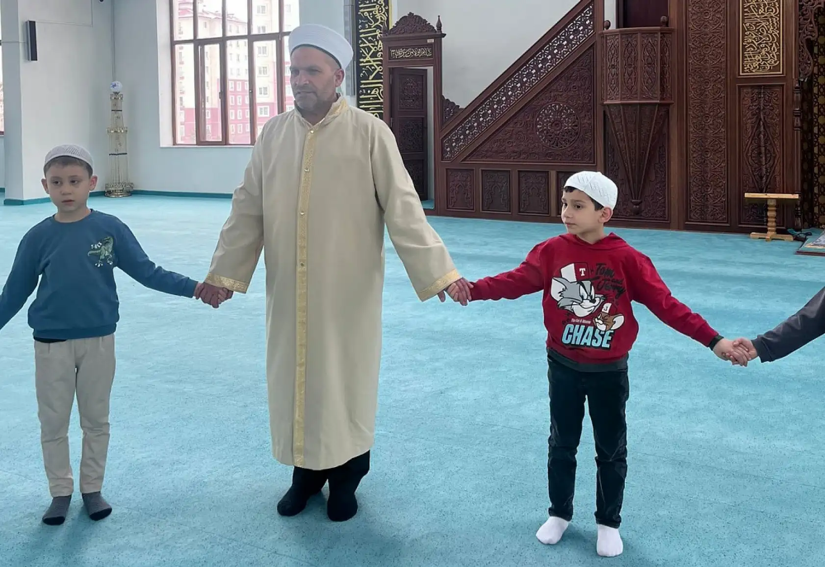 Ağrı Teknokent Koleji minikleri Ramazan'ın maneviyatını camide öğrendi