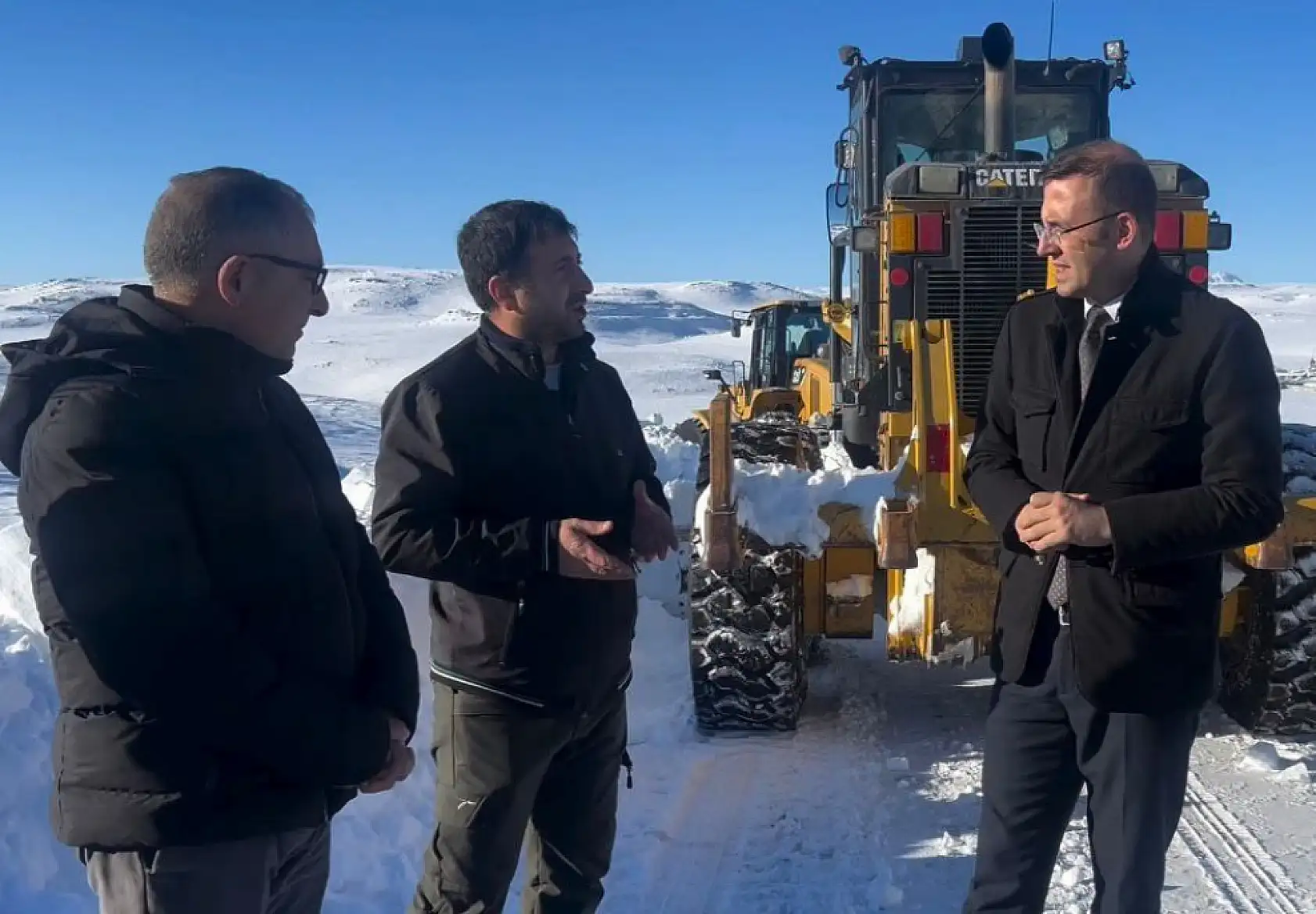 Kırsalda ulaşım için zamanla yarış devam ediyor