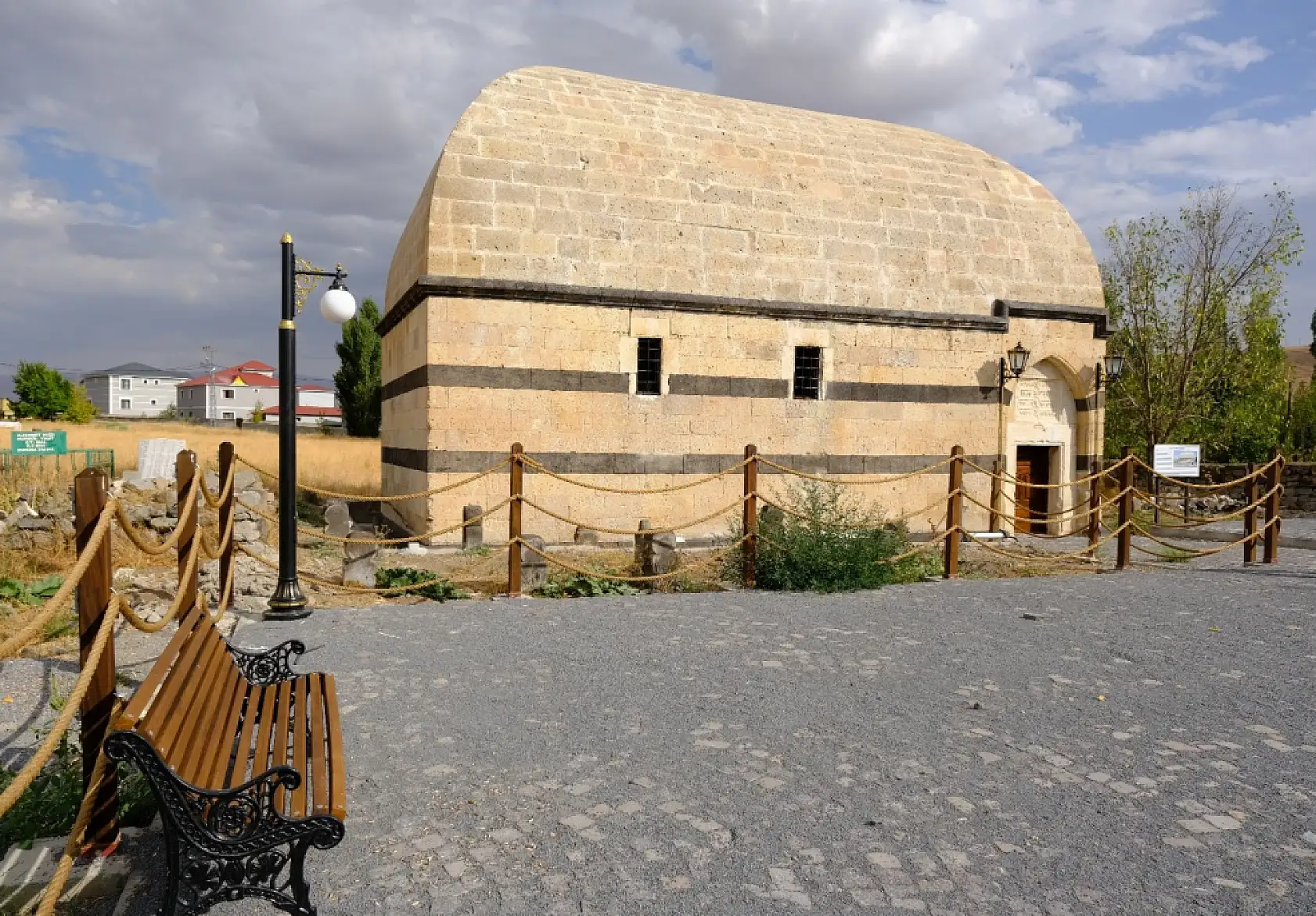 Hamur Kümbeti restore edilerek yeniden ayağa kaldırıldı