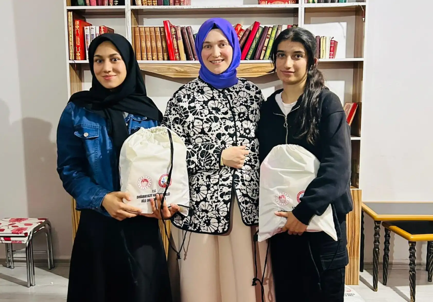 Ağrı'da Kaymakam eşi öğrenciler ile buluştu: hem anlattı hem dinledi