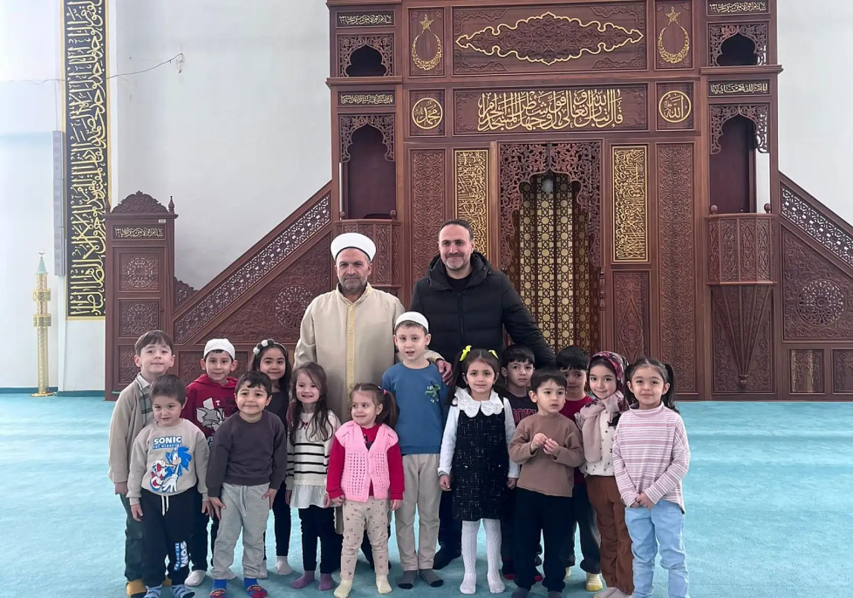 Ağrı Teknokent Koleji minikleri Ramazan'ın maneviyatını camide öğrendi