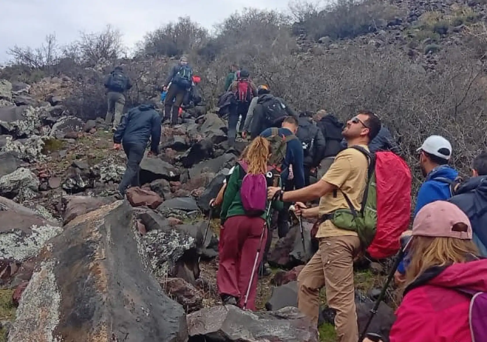 Ağrı'da doğaseverler hem gezdi hem de şifalı otlar topladılar