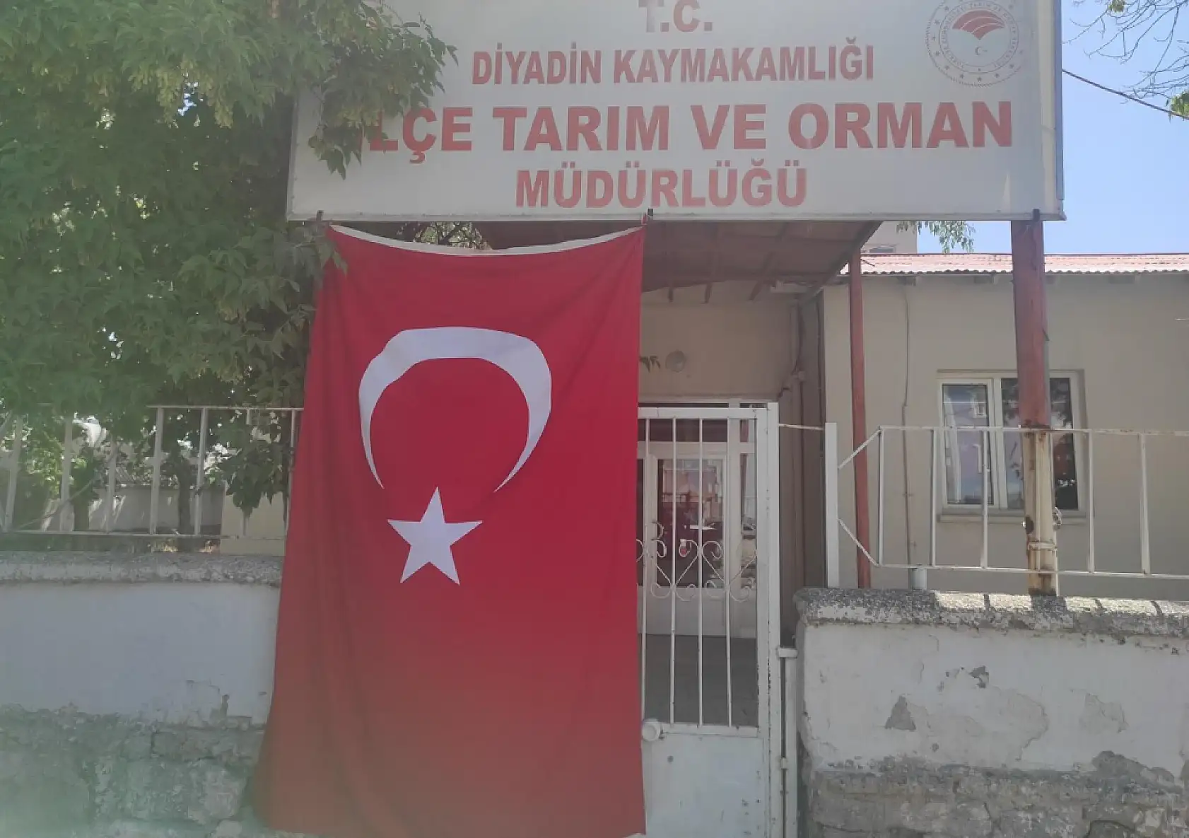 Bayrak çağrısına Diyadin'den anlamlı yanıt