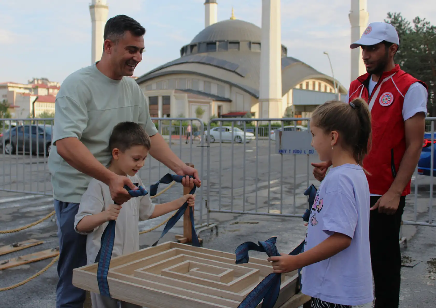 Çocuklar geleneksel oyunlarla tanıştı, Millet Bahçesi şenlendi