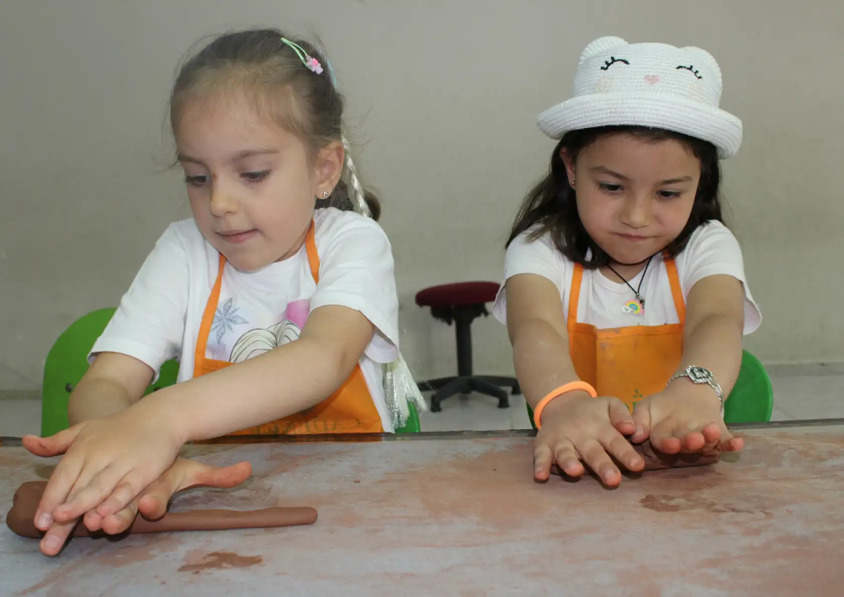 Ağrı Doğa Koleji öğrencileri, çömlek sanatıyla geleneksel kültürü tanıdı