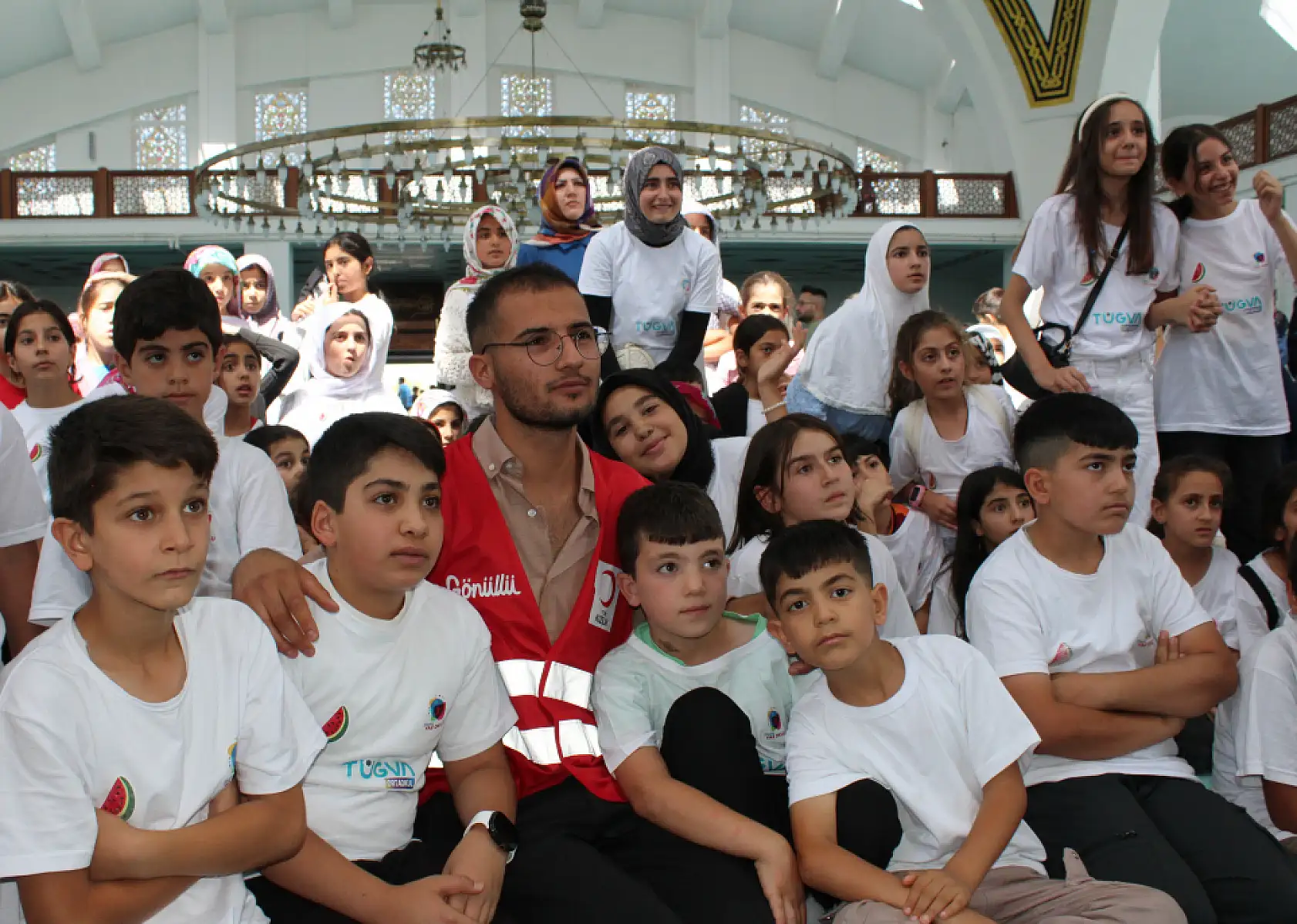 Ulu Cami'de çocuk sesleri yankılandı, TÜGVA yaz okulu kapanışı coşkuyla yapıldı