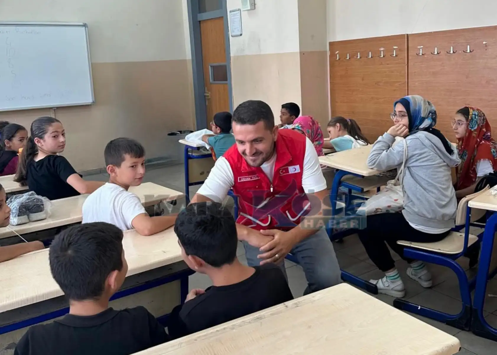 Ağrı'da iyilik buluşması miniklerin yüzünü güldürdü