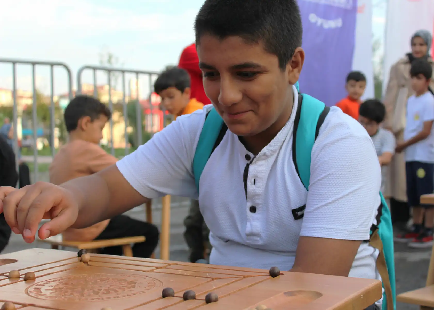 Çocuklar geleneksel oyunlarla tanıştı, Millet Bahçesi şenlendi