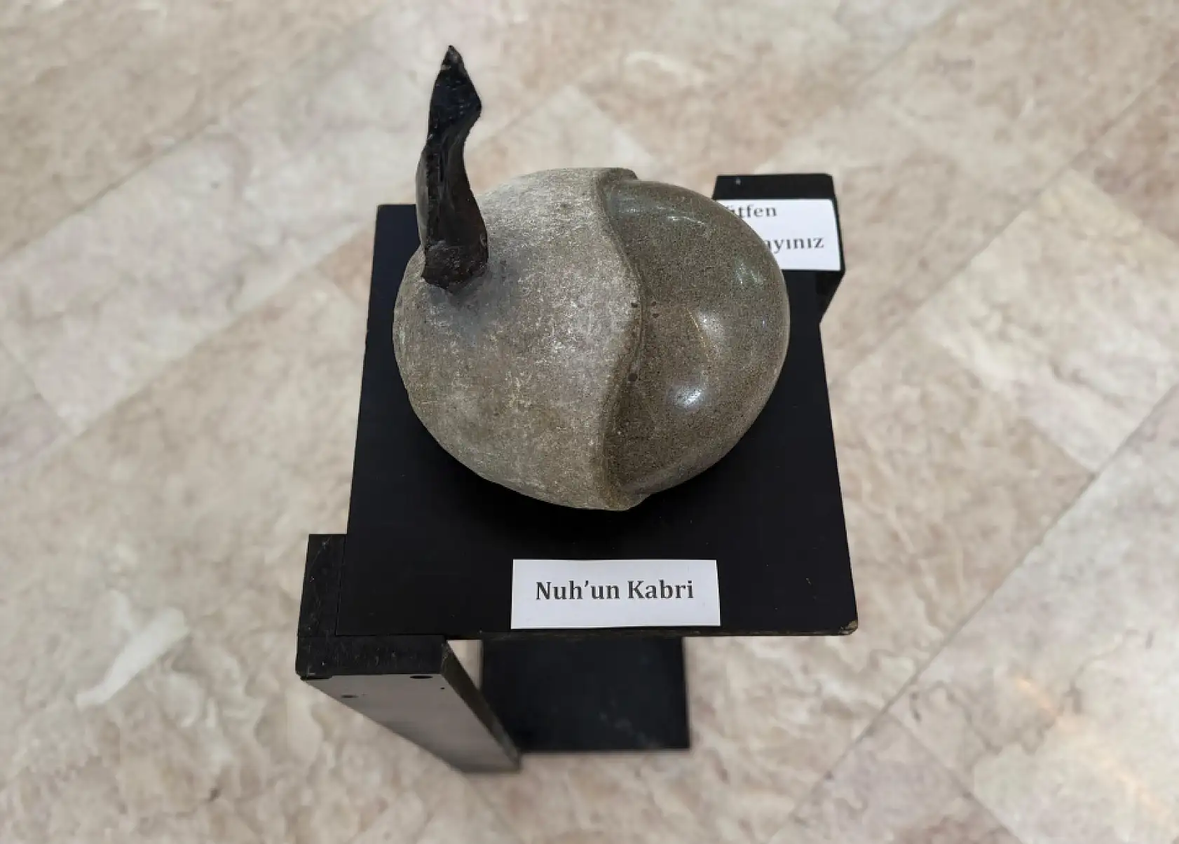 Ağrı'da sessiz bir yeniden doğuş: 'Nuh'un Sessizliği' sergisi ziyaretçilerini etkiledi