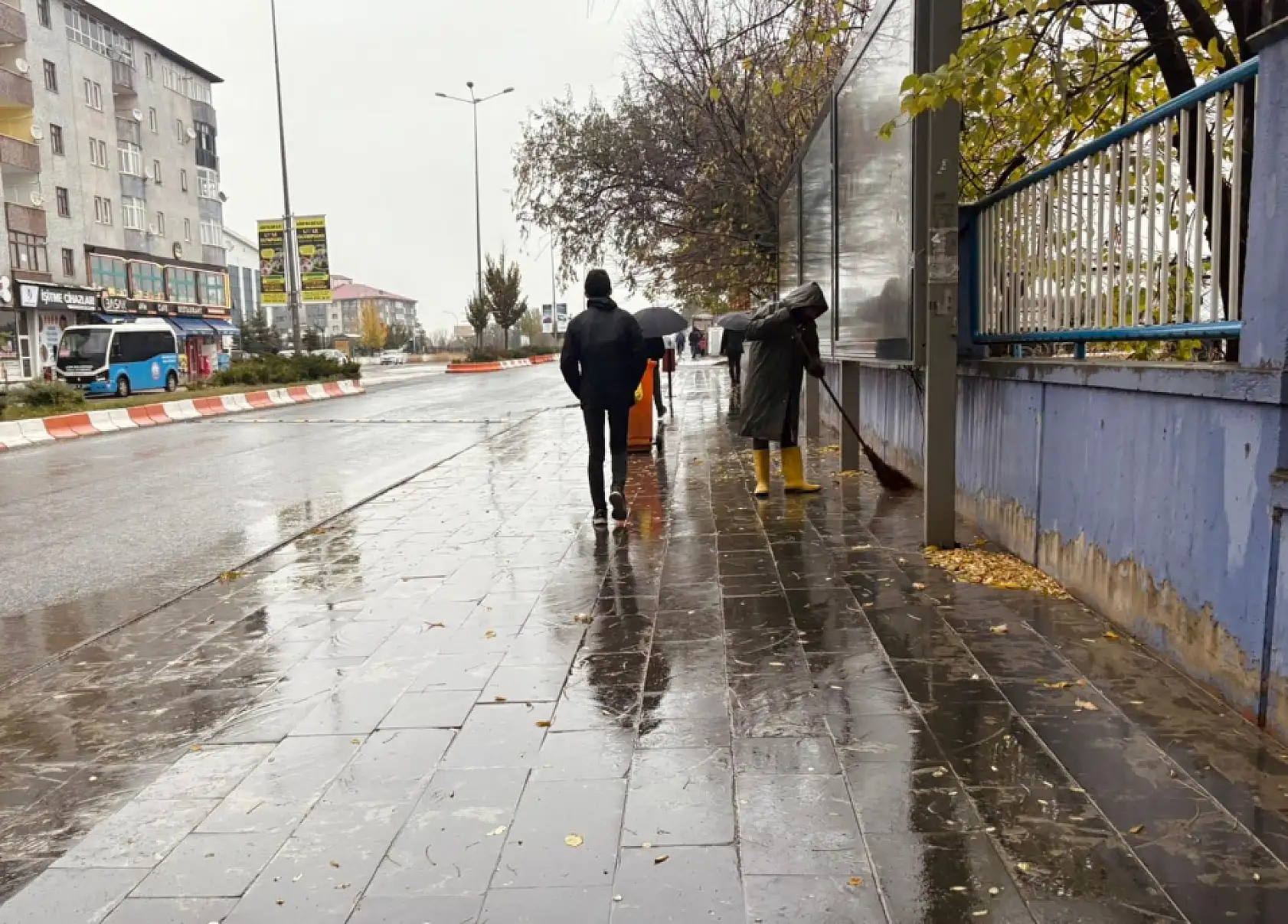 Ağrı'da gece başlayan yağmur sabah da sürdü