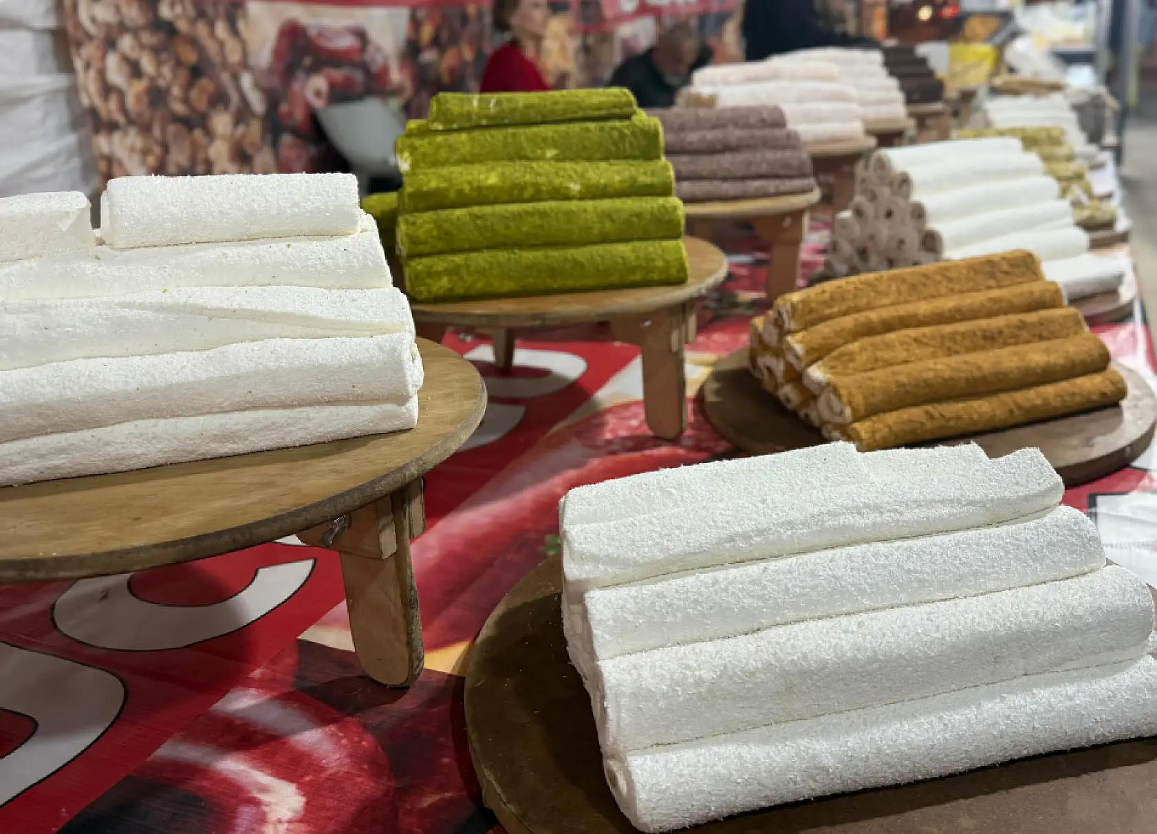 Rengarenk tatlar buluştu Ağrı'da yöresel ürünler ilgi odağı oldu