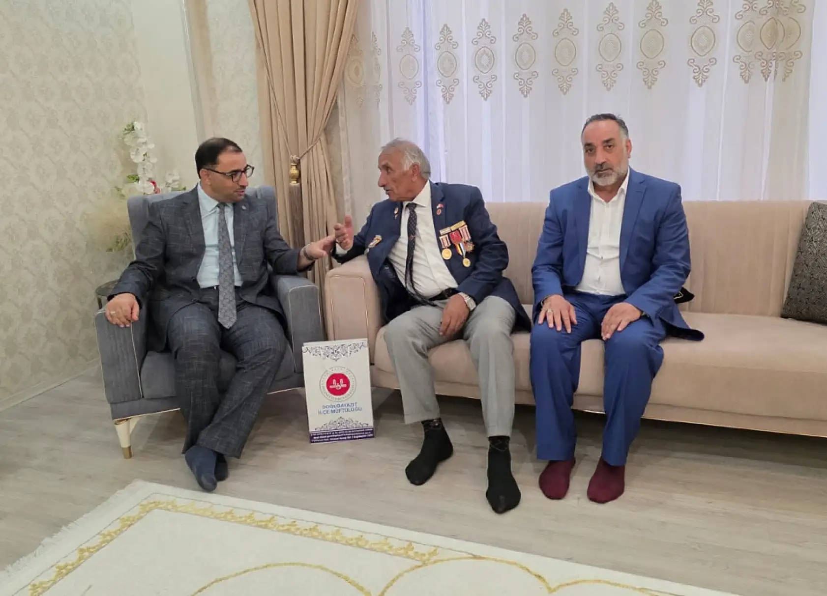 Doğubayazıt'ta gaziler, evlerinde ziyaret edildi