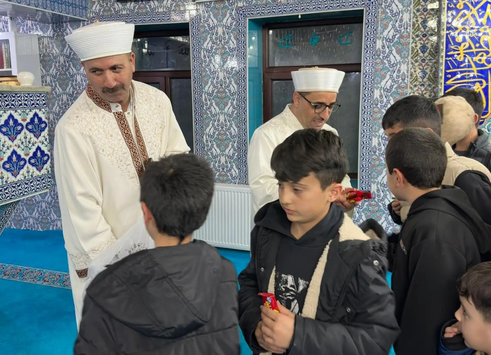 Caminin minik misafirlerine Ramazan sürprizi