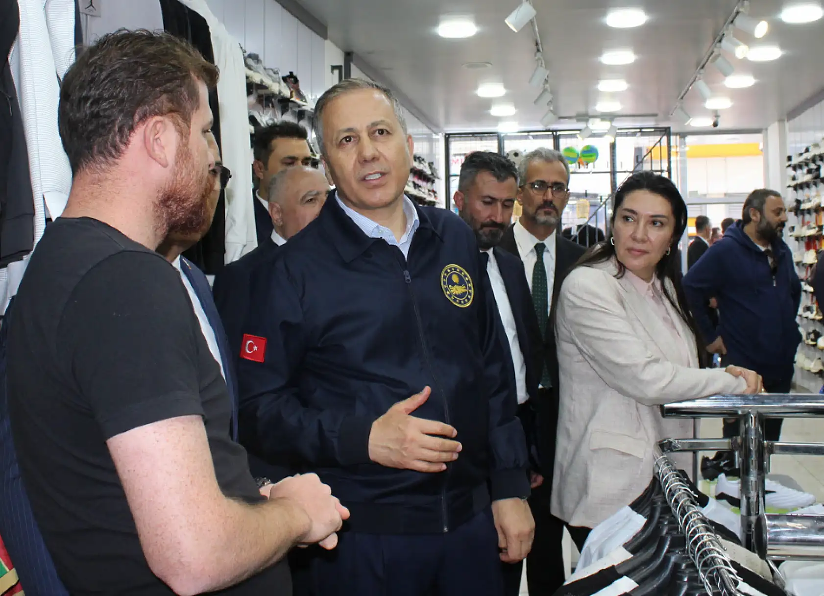 Bakan Yerlikaya'dan Cumhuriyet Caddesi çıkarması