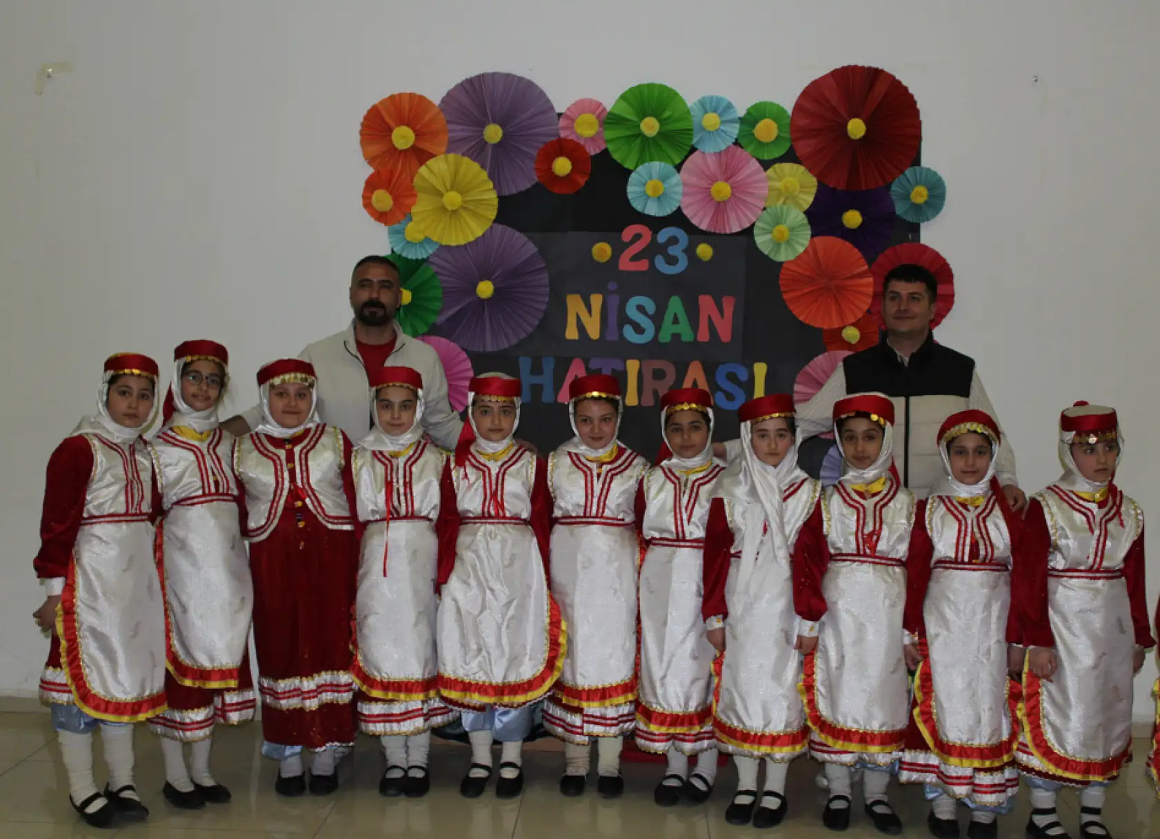 Geleceğin teminatı çocuklar Ağrı'da 23 Nisan'ı kutladı