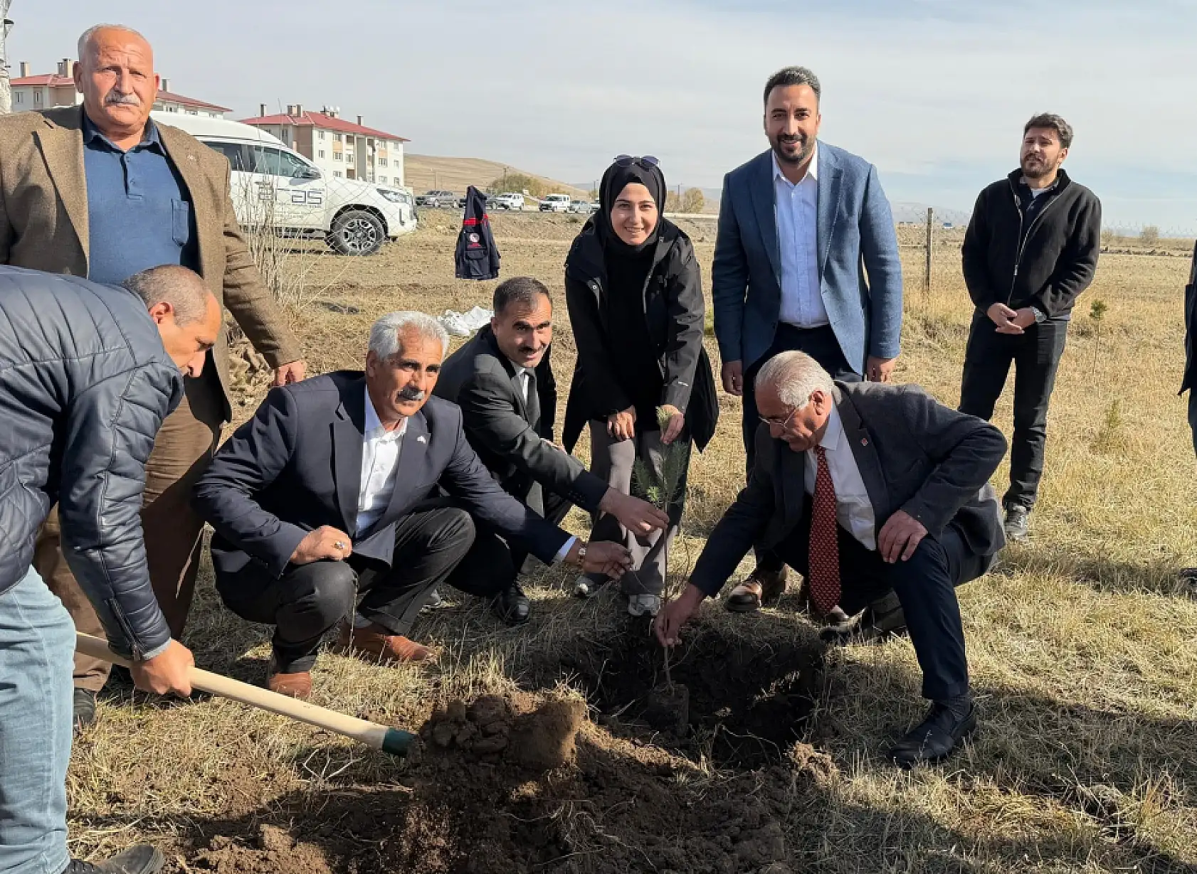 Taşlıçay'da fidanlar geleceğe umut oldu