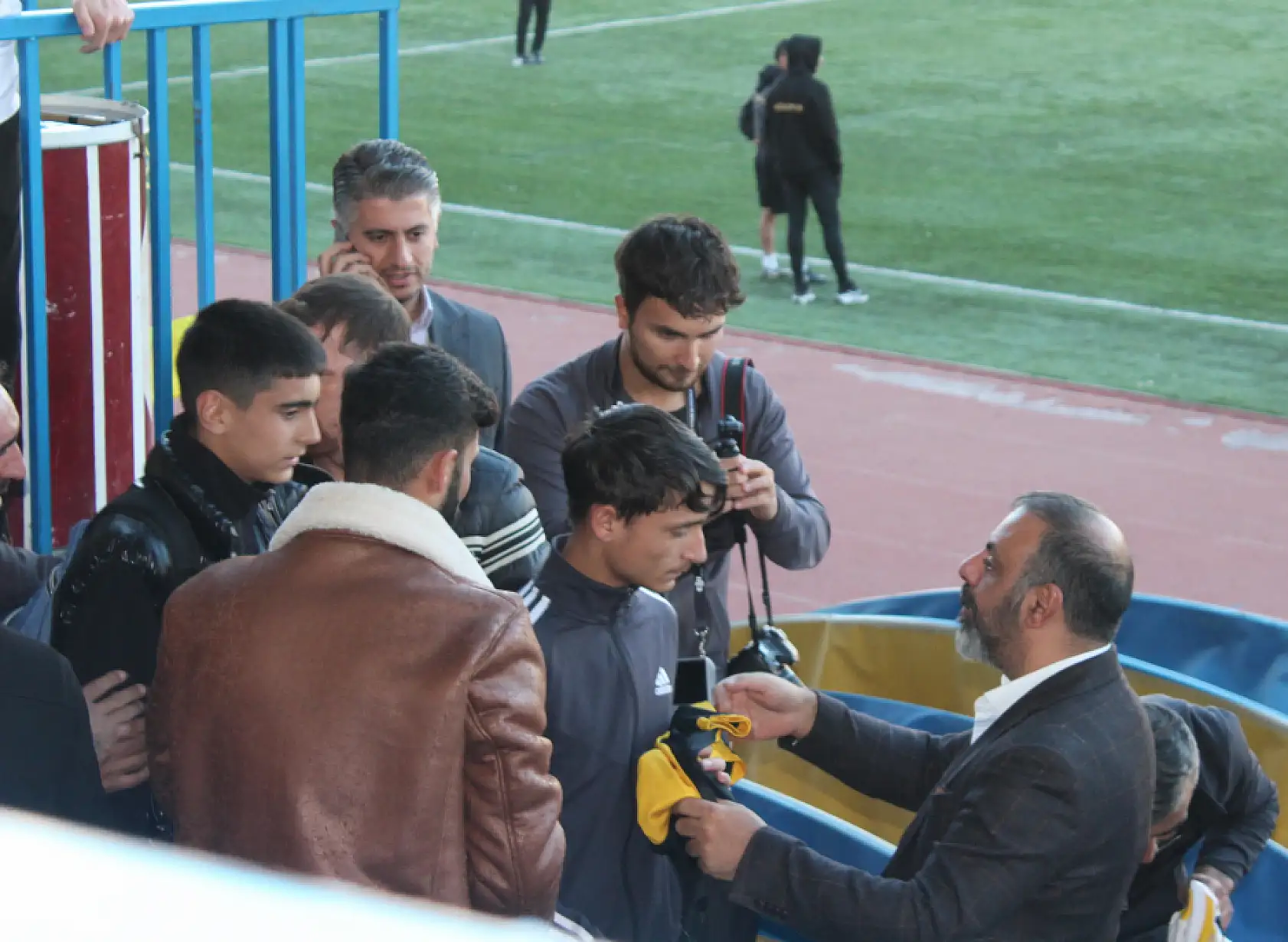 Ağrı Spor'dan taraftarına jest: Tribünler coştu, çocuklar güldü!