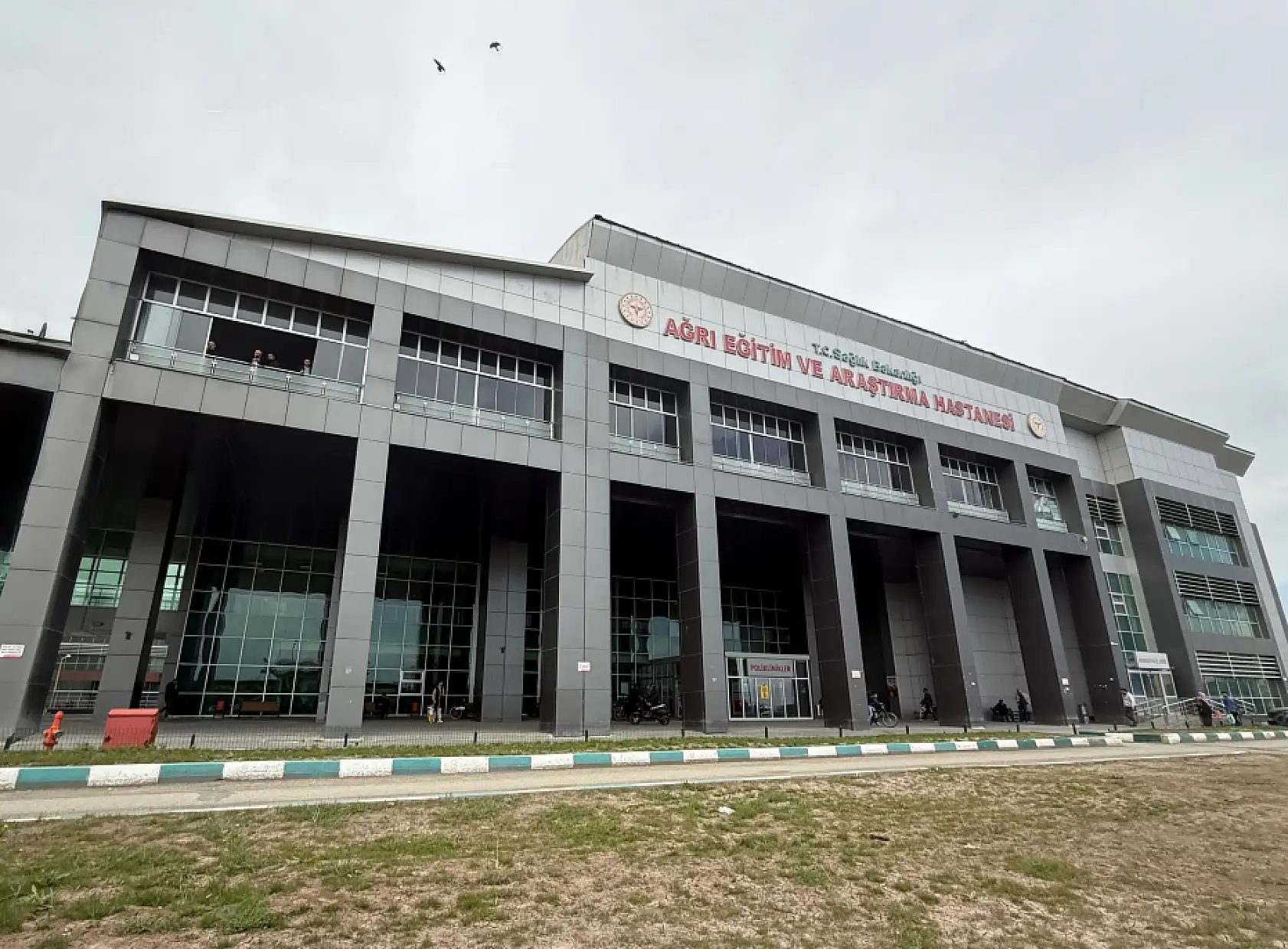 Ağrı'da uzmandan kritik uyarı: Sahte güneş gözlükleri kalıcı göz hasarına yol açabilir!