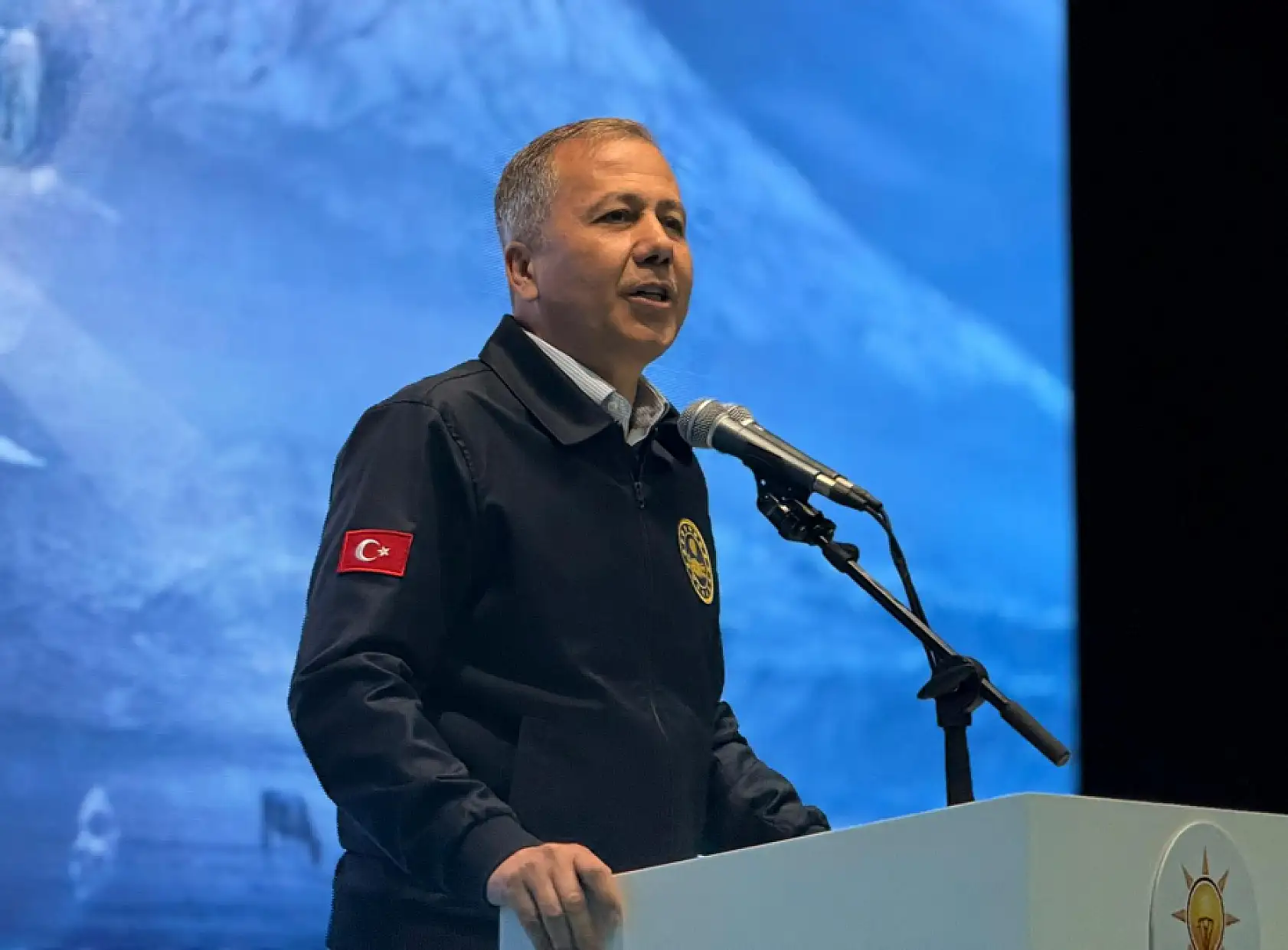 İçişleri Bakanı Ali Yerlikaya Ağrı'da partililerle buluştu